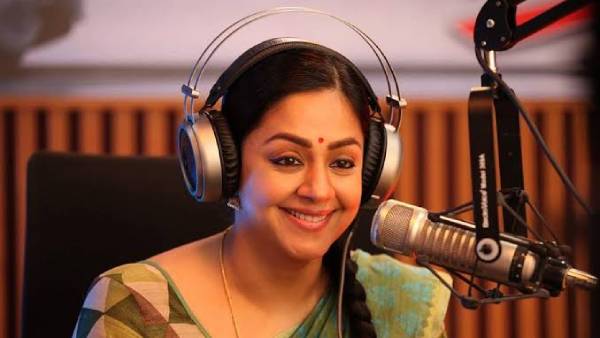 ரேடியோவில் ஆர்ஜே - வாக சாதிக்கிறார்