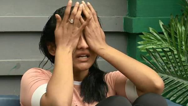 மீண்டும் அழுகை