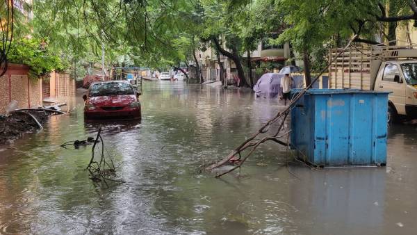 சென்னையில் பெரு வெள்ளம்