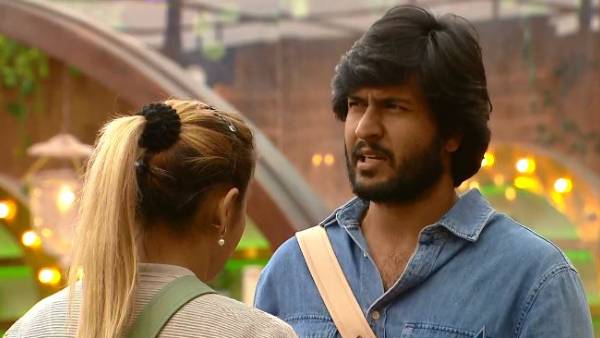 அக்‌ஷராவின் கண்ணாடி