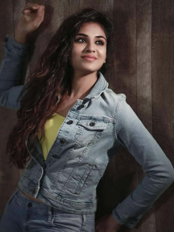 மூக்குத்தி அம்மனிலும் சிறு வேடத்தில்