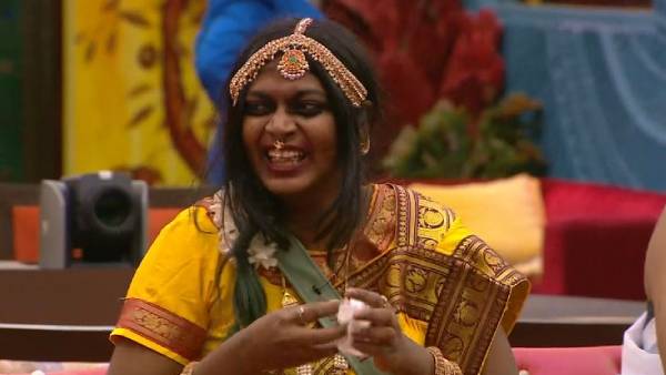 ரோட்டுல முக்குனா