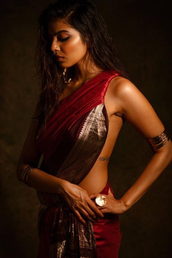 சேலை மட்டும்