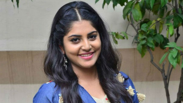 அழகான மஞ்சிமா மோகன்