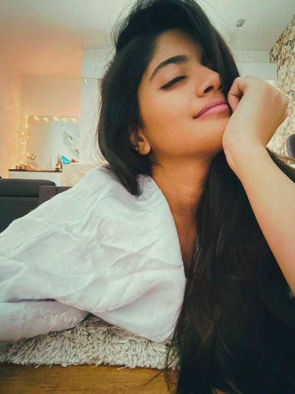 கல்லூரி மாணவியாக