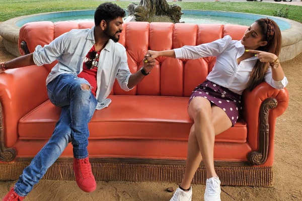 இருவருக்கும் இடையே காதல் இருவருக்கும் இடையே காதல்