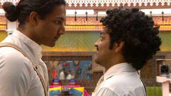 நிரூப்பும் சிரித்தார்