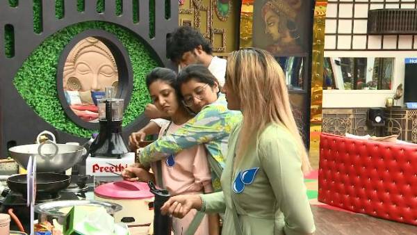 அக்‌ஷரா மட்டும் ஓகே