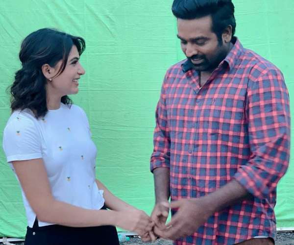 காதில் பூ சொருகி