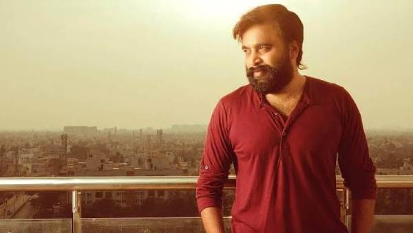 விக்ரம் குறித்து சசிகுமார் சுவாரஸ்யம் 