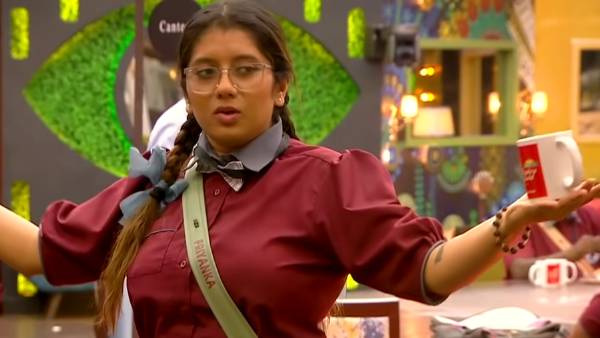 சினிமா பாடல்களை எழுதி 