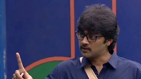 ஷூக்களில் ஓவியம் 