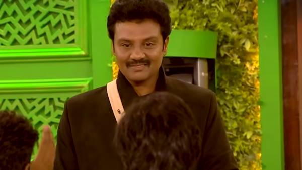 கட்டியணைத்து வரவேற்பு 