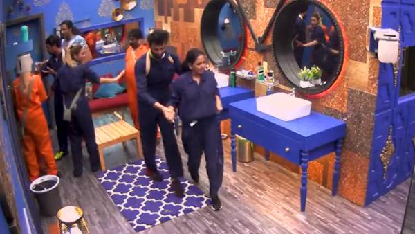 கையை ஓங்கி கையை ஓங்கி