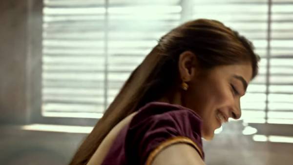 பூஜாவை அலேக்காக தூக்கி