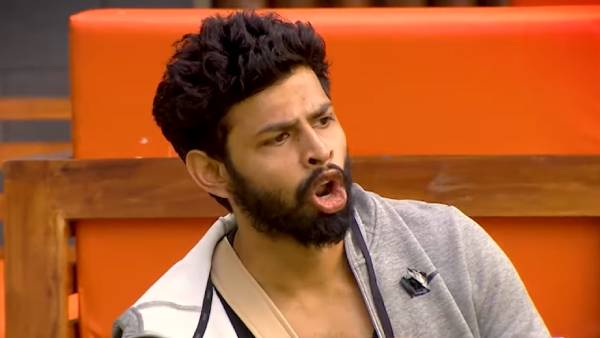 வம்பு பண்ணும் வருண்