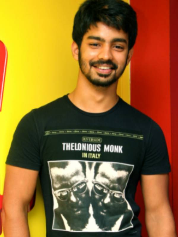 தமிழிலும் பிஸி 