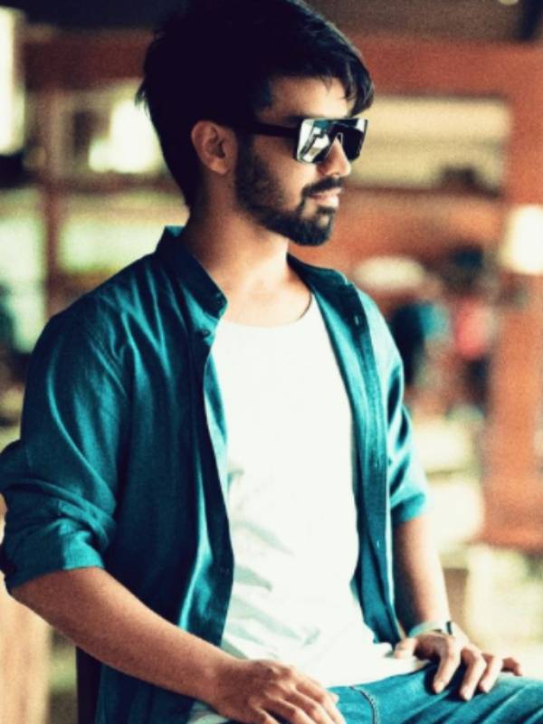 ஆடிப்போன மகத் 