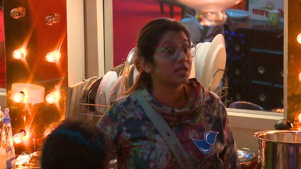 தூங்கும் போது சண்டை