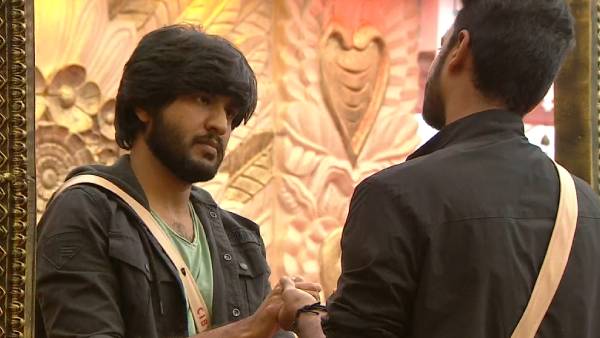 அபினய் சிபியின் கண்ணாடியாக