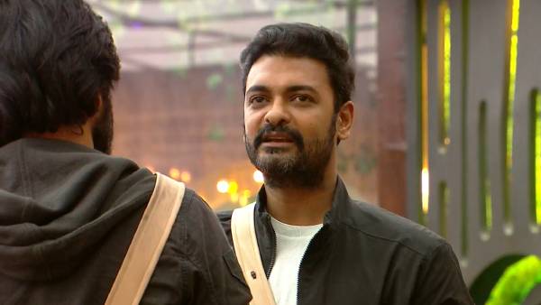 சிபியின் கண்ணாடி அபிநய்