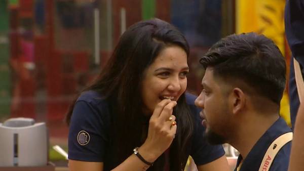 பாவனிக்கு பழி