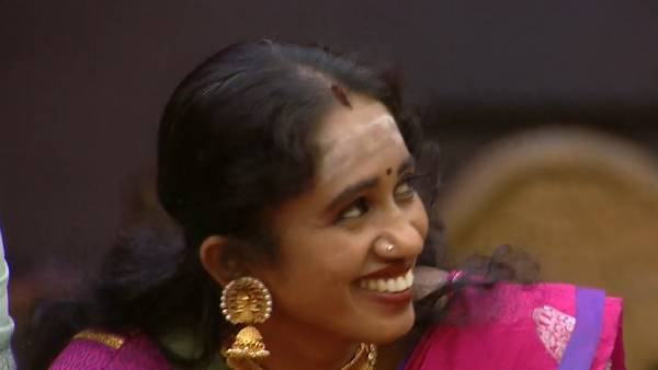 வாயை விட்டு மாட்டிய தாமரை 