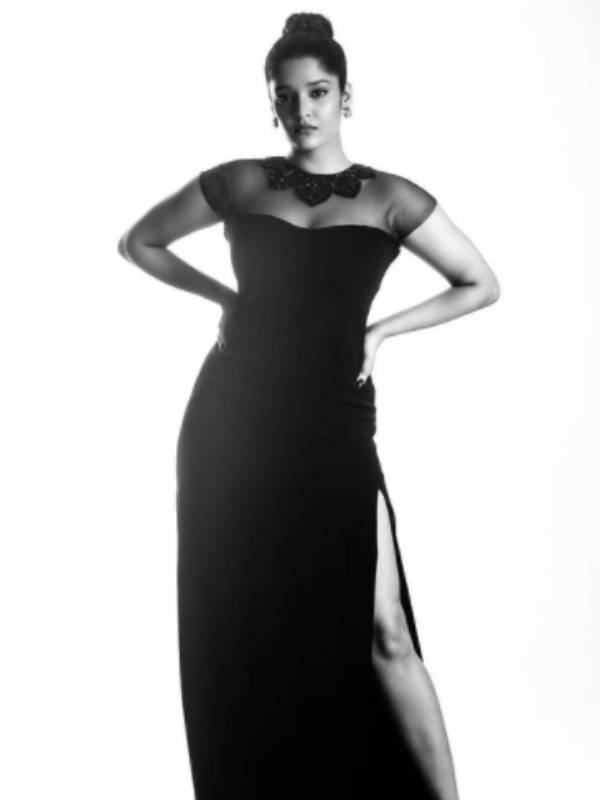 மாடர்ன் உடையில்