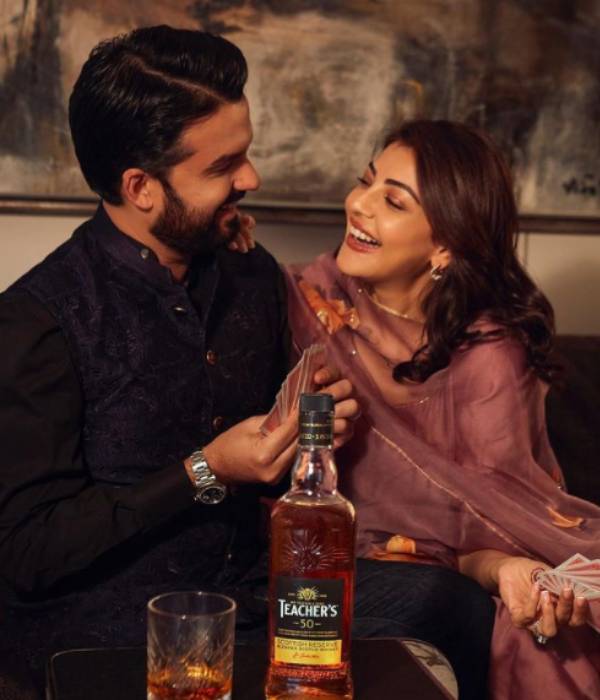 சரக்கு பாட்டிலுடன்