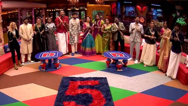 கோரஸ் பாடிய ஹவுஸ்மேட்ஸ்