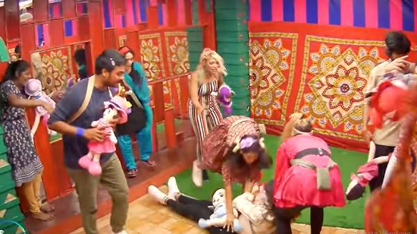 பொம்மை டாஸ்க்