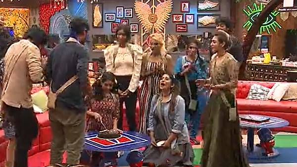 பிக்பாசை கலாய்த்த நெட்டிசன்கள்