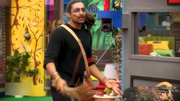 சண்டை போடும் நிரூப்