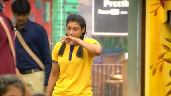 அக்ஷரா அழுகை