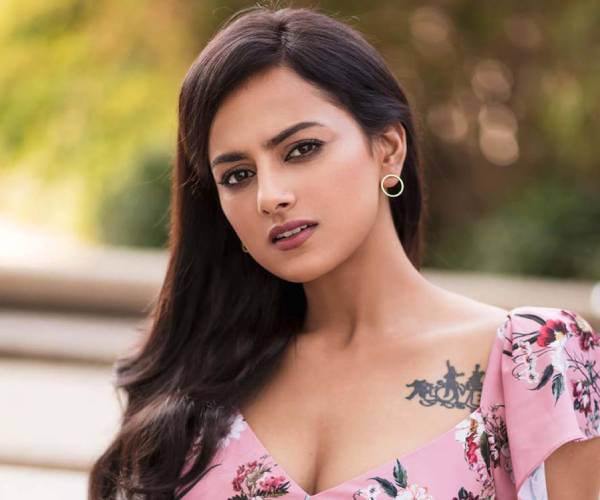 நடிகை ஷ்ரதா ஸ்ரீநாத் ஒப்பந்தம்