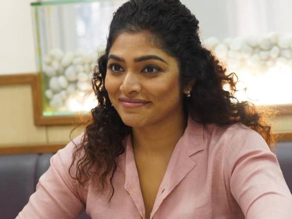 ஆச்சரியப்படுத்தி