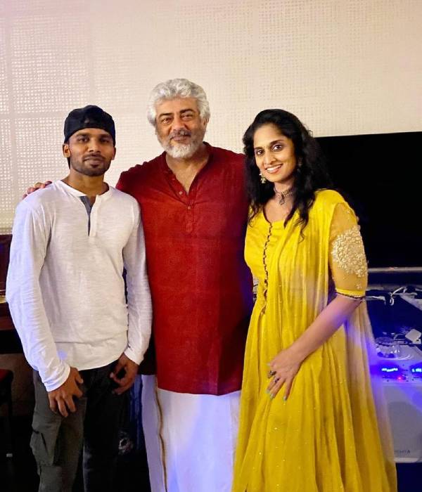 வேட்டி சட்டையில்