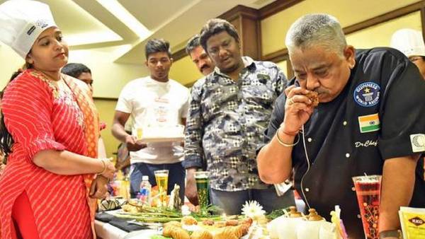 நூற்றுக்கும் மேற்பட்ட நூற்றுக்கும் மேற்பட்ட