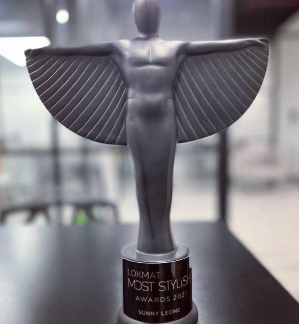 சன்னி லியோனுக்கு விருது