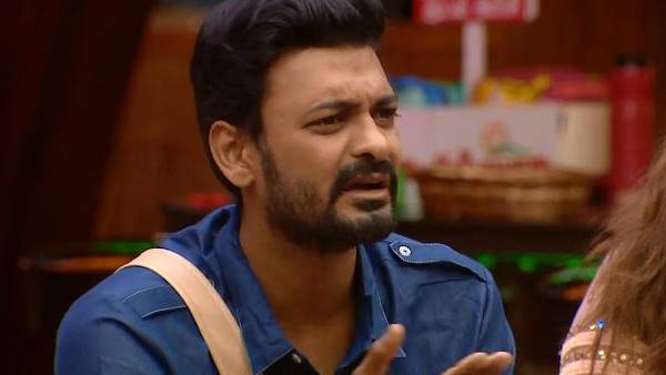 பின்னாடியே வரான் பின்னாடியே வரான்