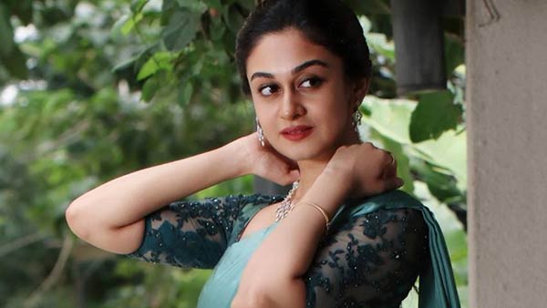 பட்டத்து யானையில் கதாநாயகியாக அறிமுகமானார்