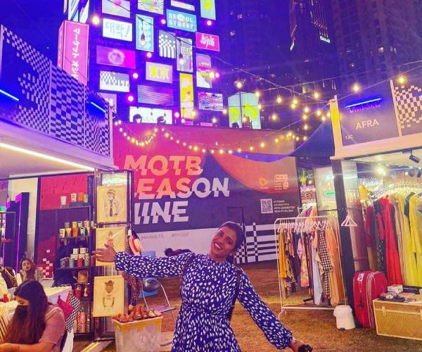 துபாயில் ஜாலி ஷாப்பிங்