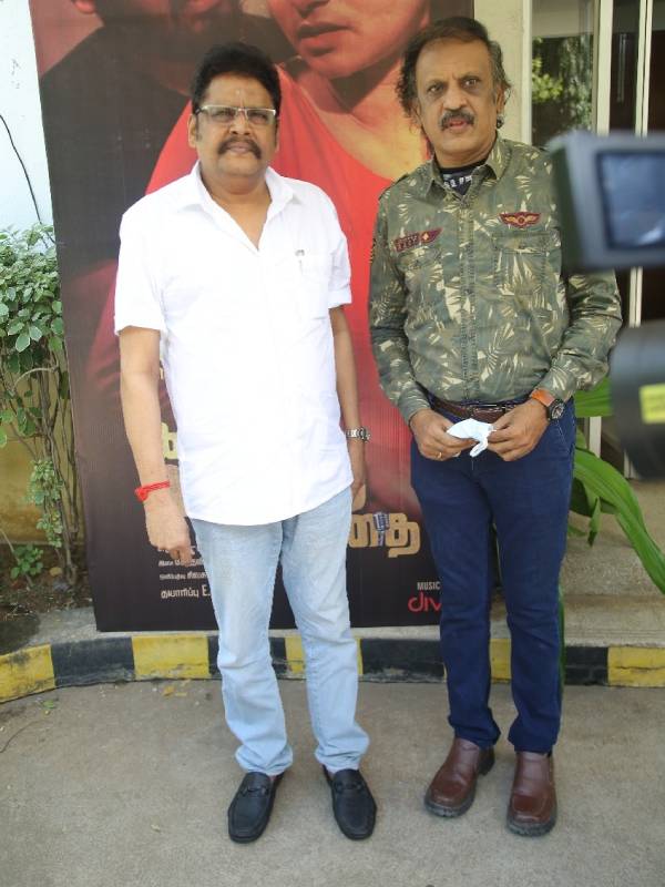 யாரும் காதலிக்க மாட்டார்களா