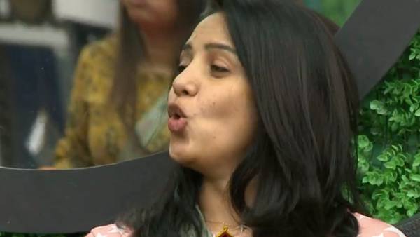 தொடை நடுங்கி பாவனி தொடை நடுங்கி பாவனி