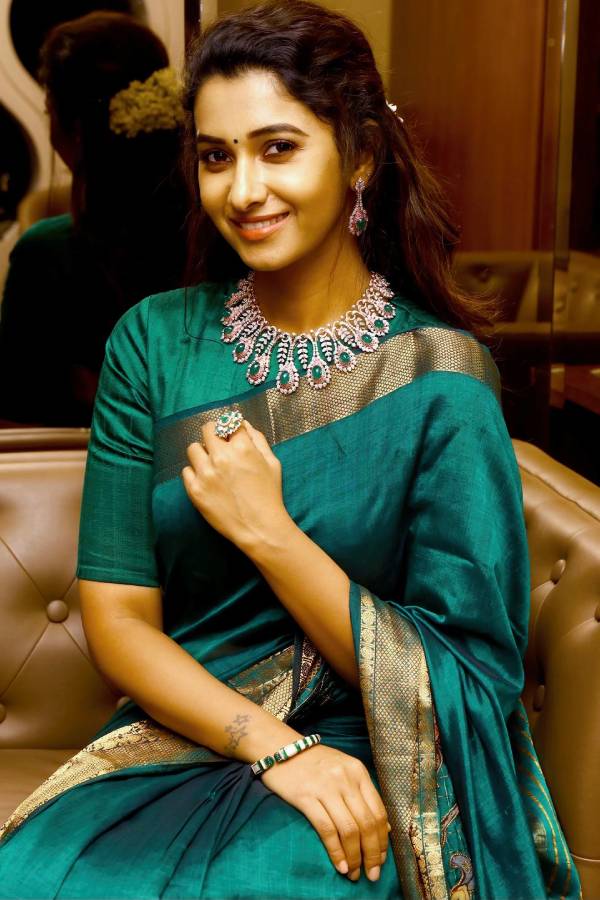 கைவசம் அரை டஜன் படங்கள்