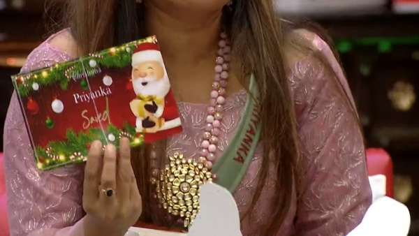 கிஃப்ட்டில் பிரியங்கா சேவ்ட் 