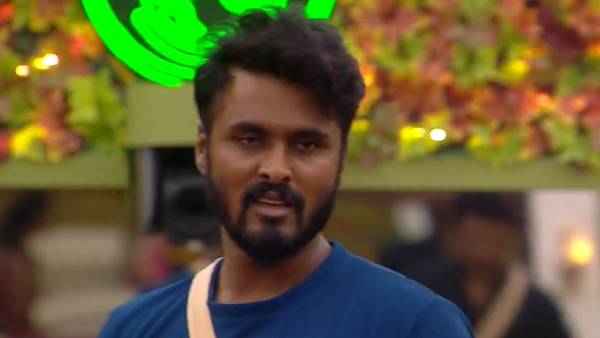  யாருக்கும் விட்டுக் கொடுக்கலியே 