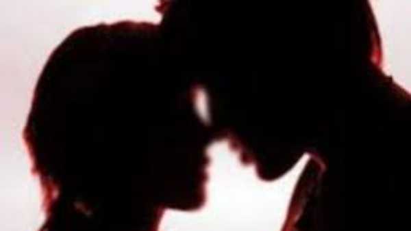 மாணவிகளுடன் உறவு