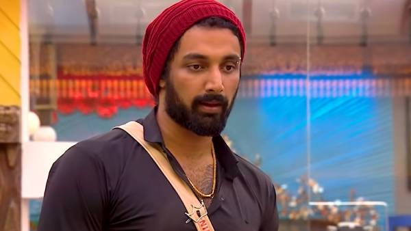 முன்னேறி உள்ளார்