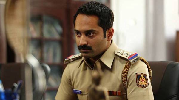 போலீஸ் அதிகாரியாக போலீஸ் அதிகாரியாக